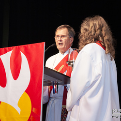 Diakon Franz Habith verkündet das Evangelium.